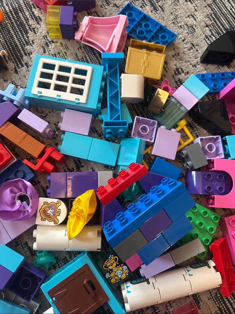 Lego Purple Blue Pink Yellow Gray White Mixed Building Pieces with Figures - Picture 5 of 5